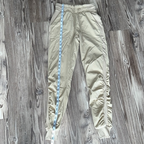 Lululemon Beyond the Studio 7/8 Jogger Trench - Picture 11 of 12